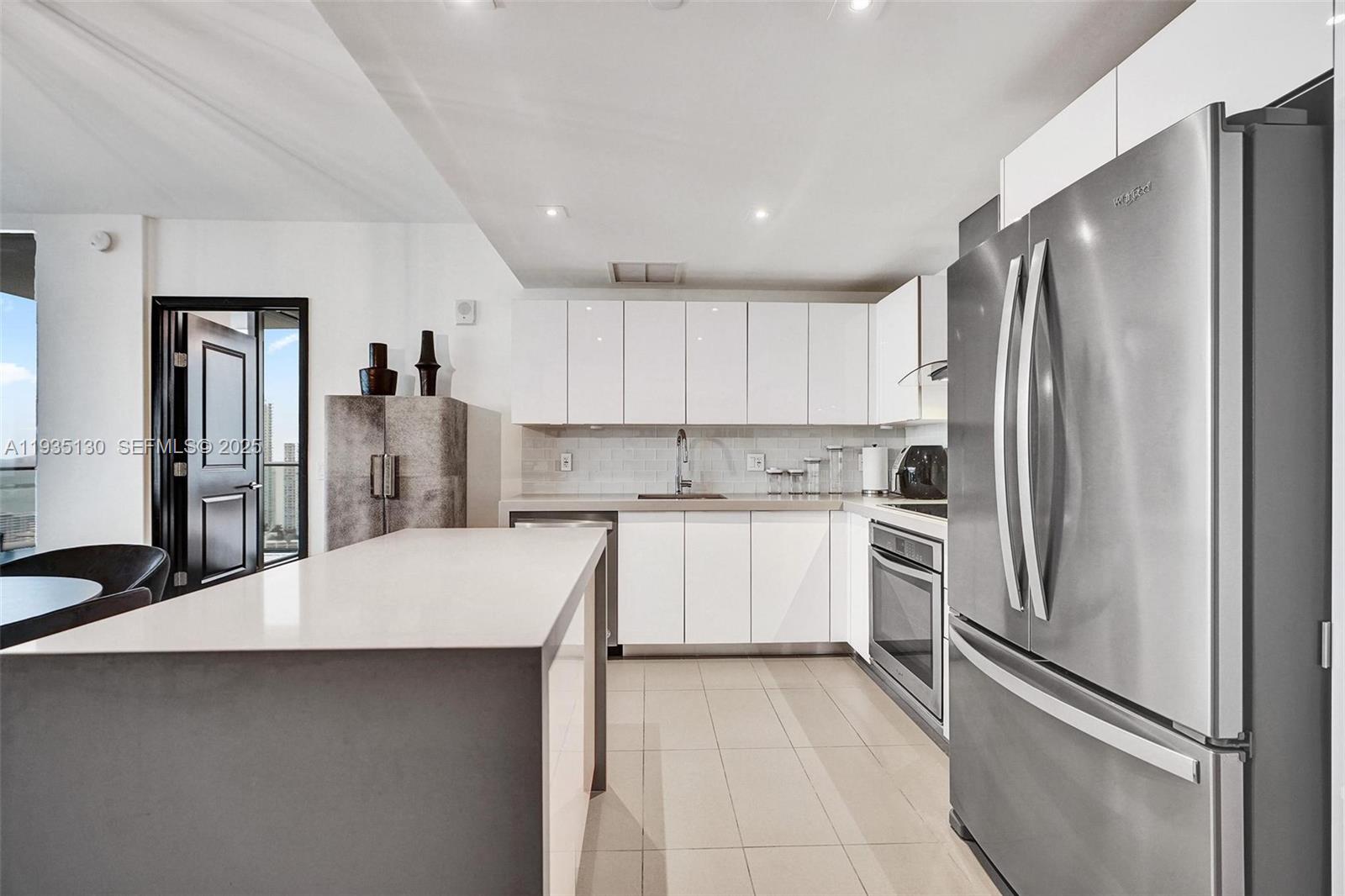 CANVAS CONDO - Residential