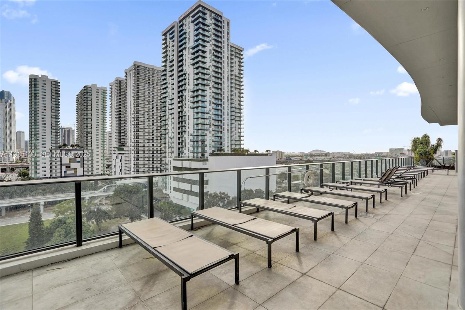 CANVAS CONDO - Residential