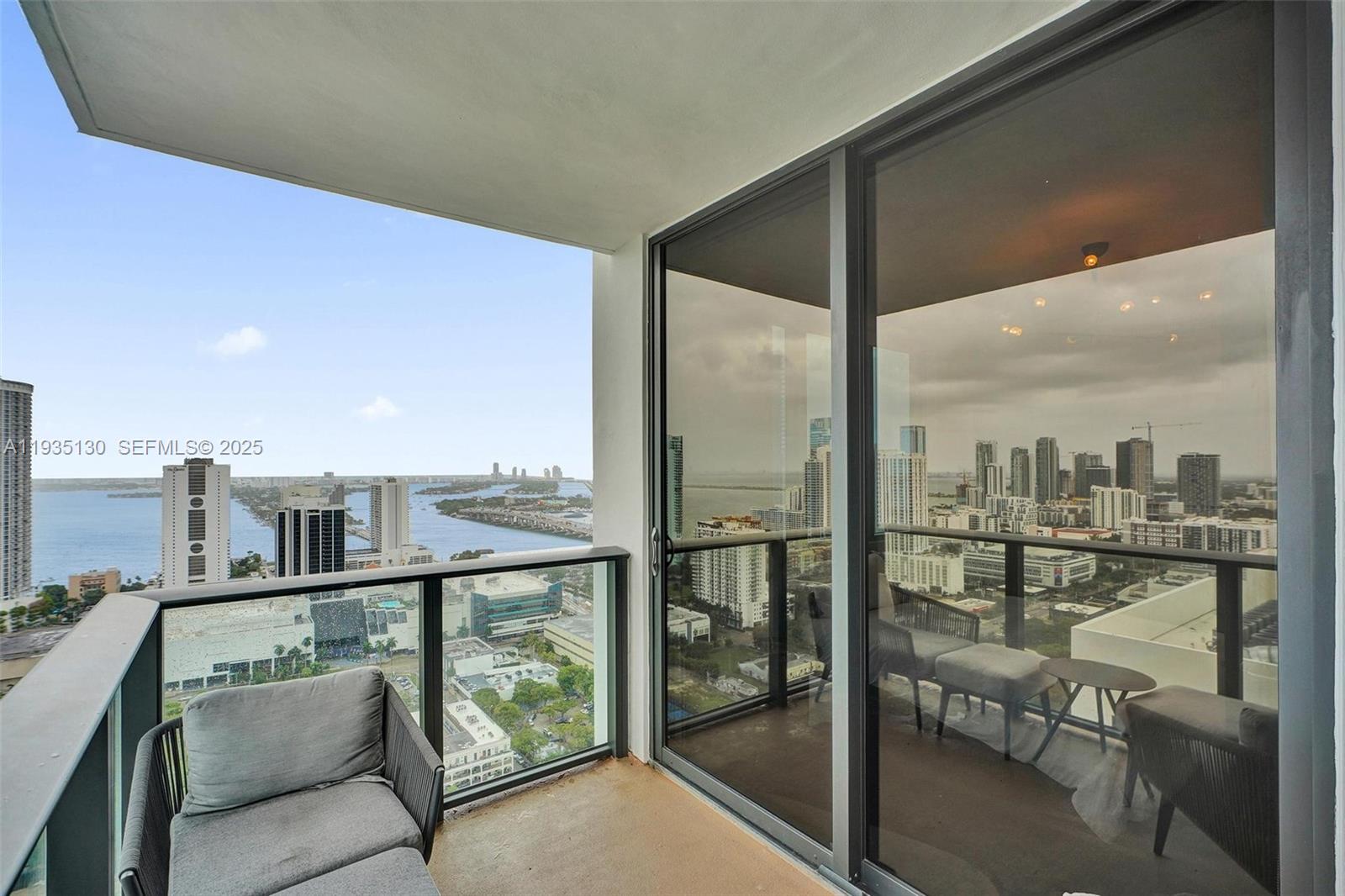 CANVAS CONDO - Residential