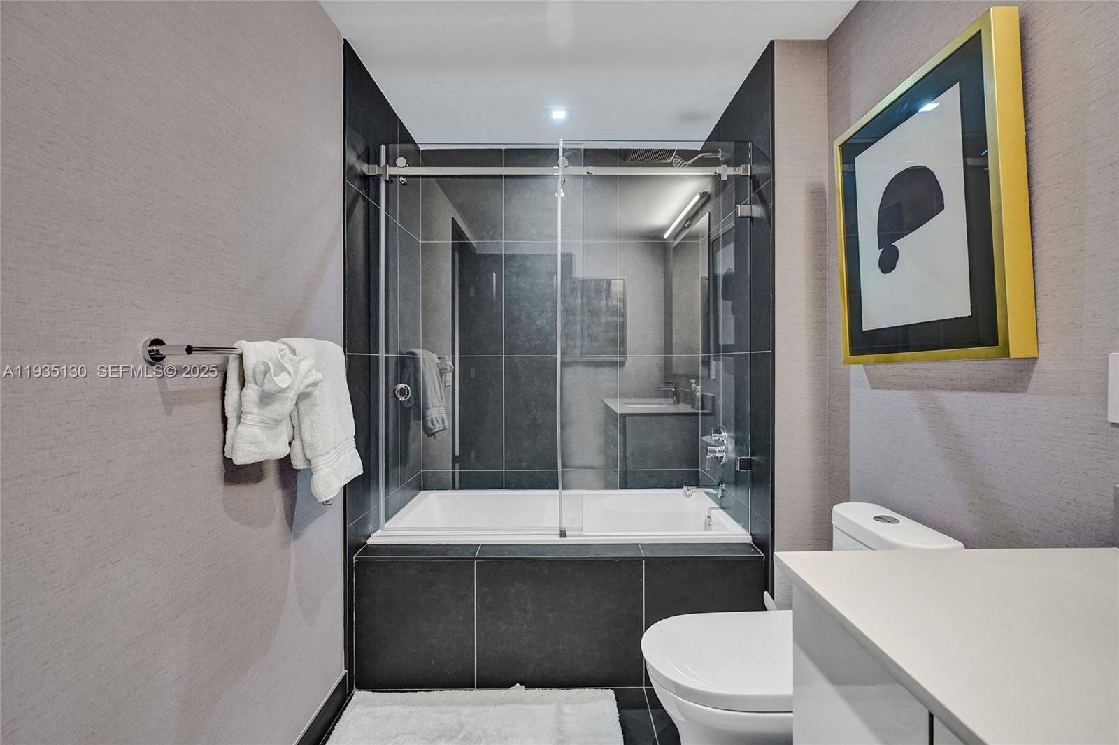 CANVAS CONDO - Residential