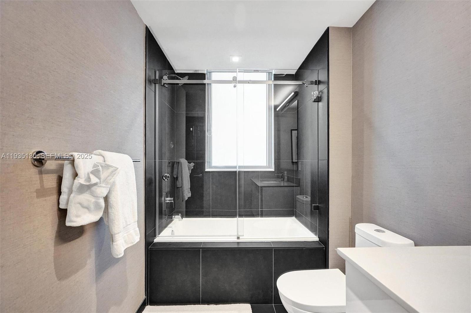 CANVAS CONDO - Residential