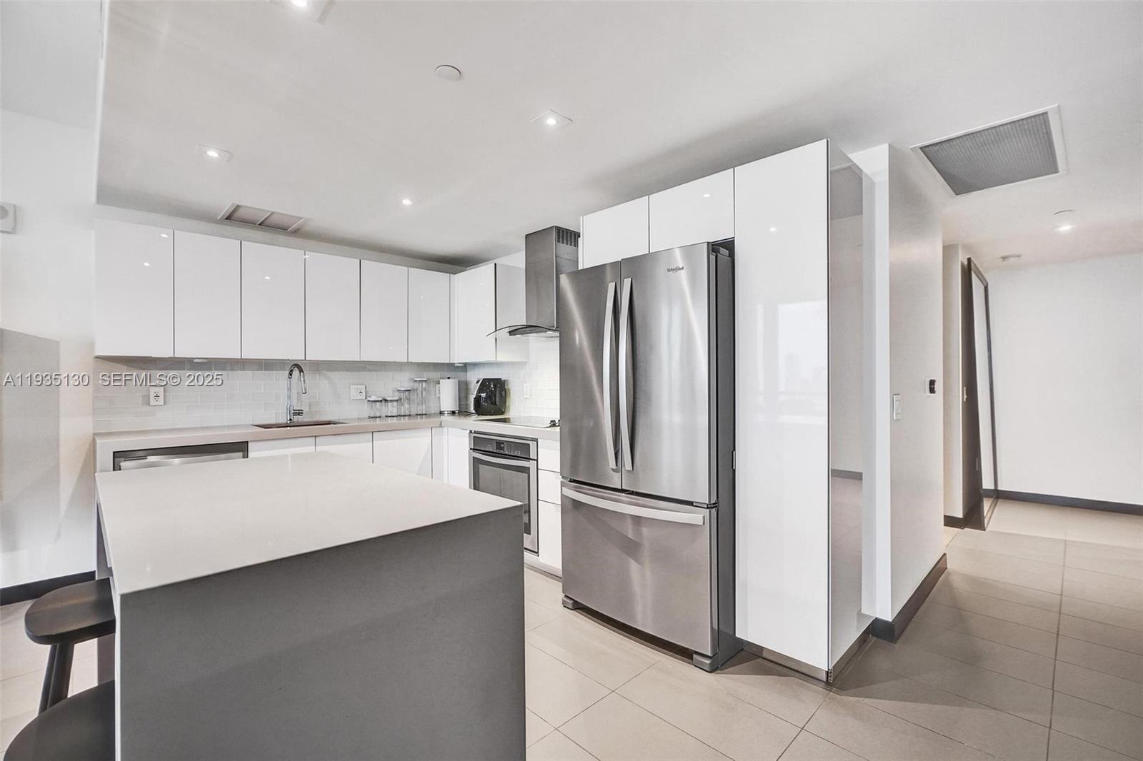 CANVAS CONDO - Residential