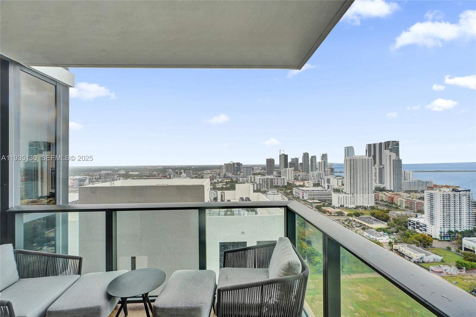 CANVAS CONDO - Residential