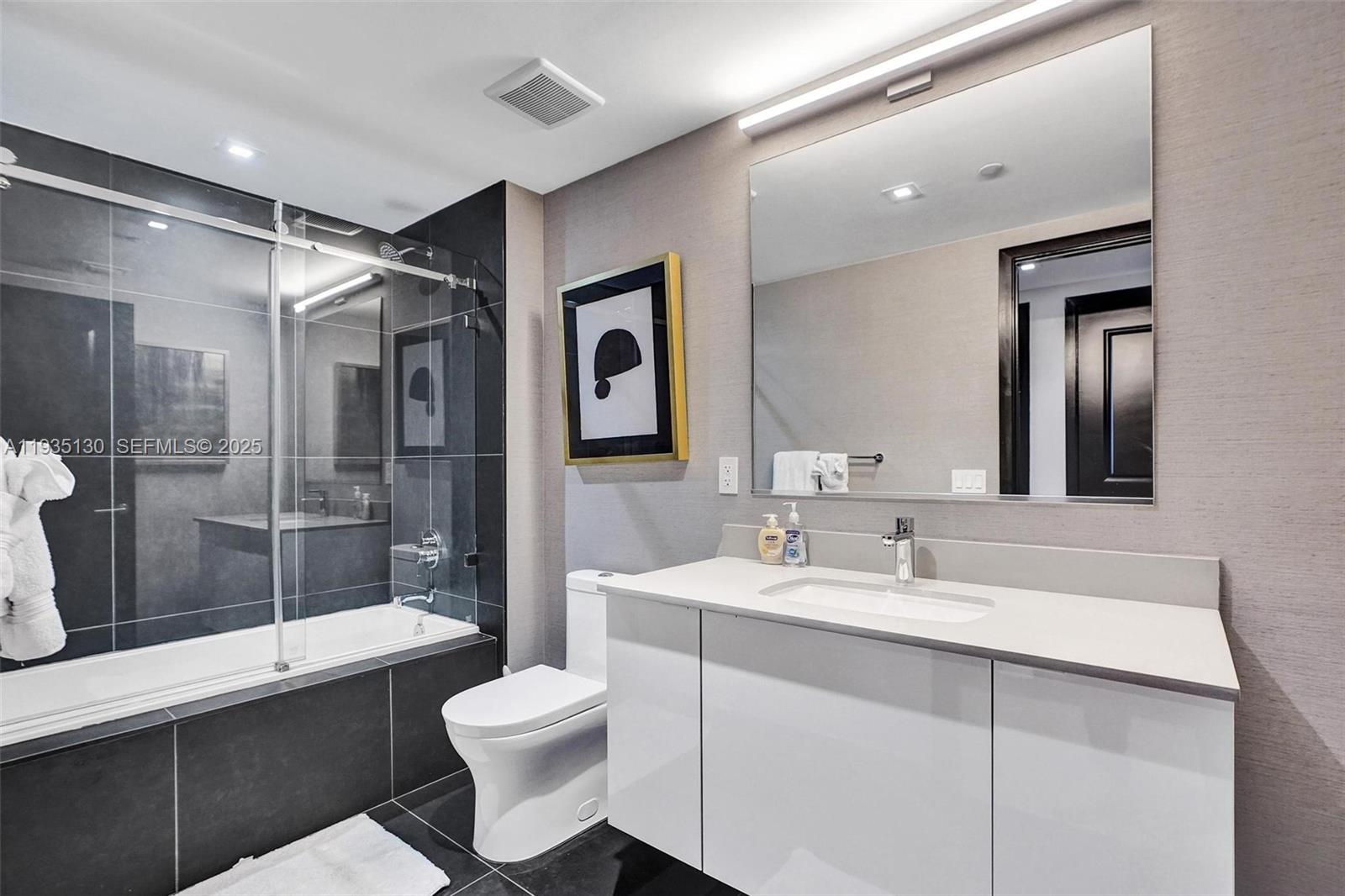 CANVAS CONDO - Residential