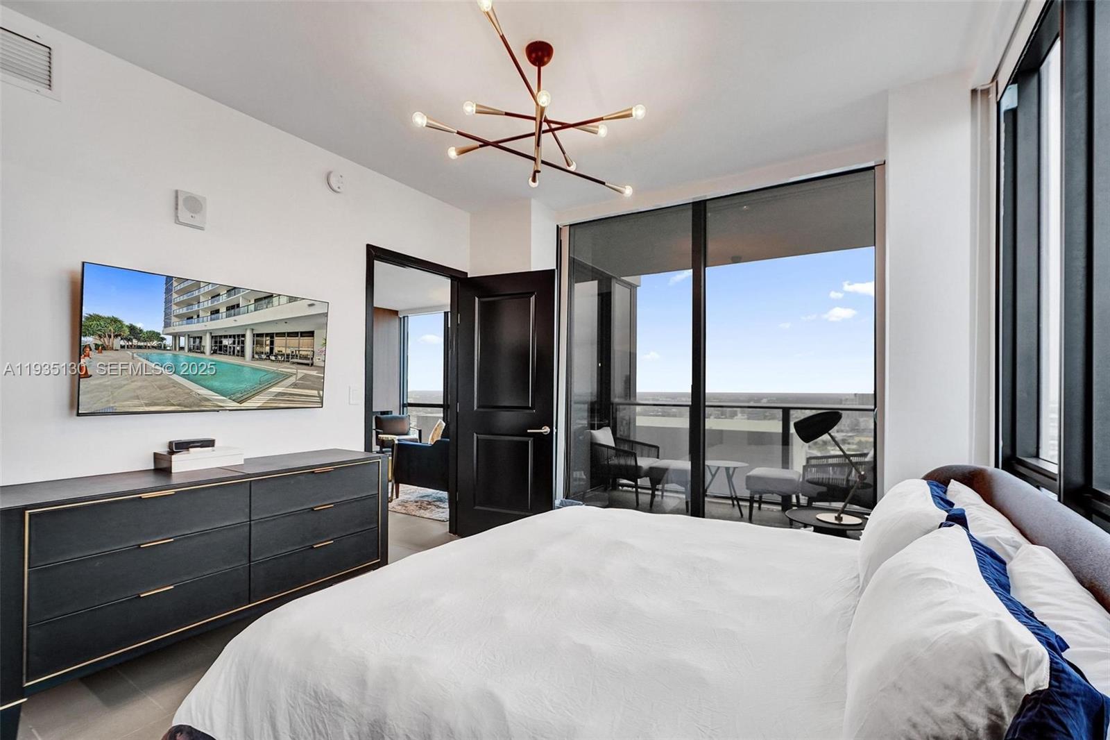 CANVAS CONDO - Residential