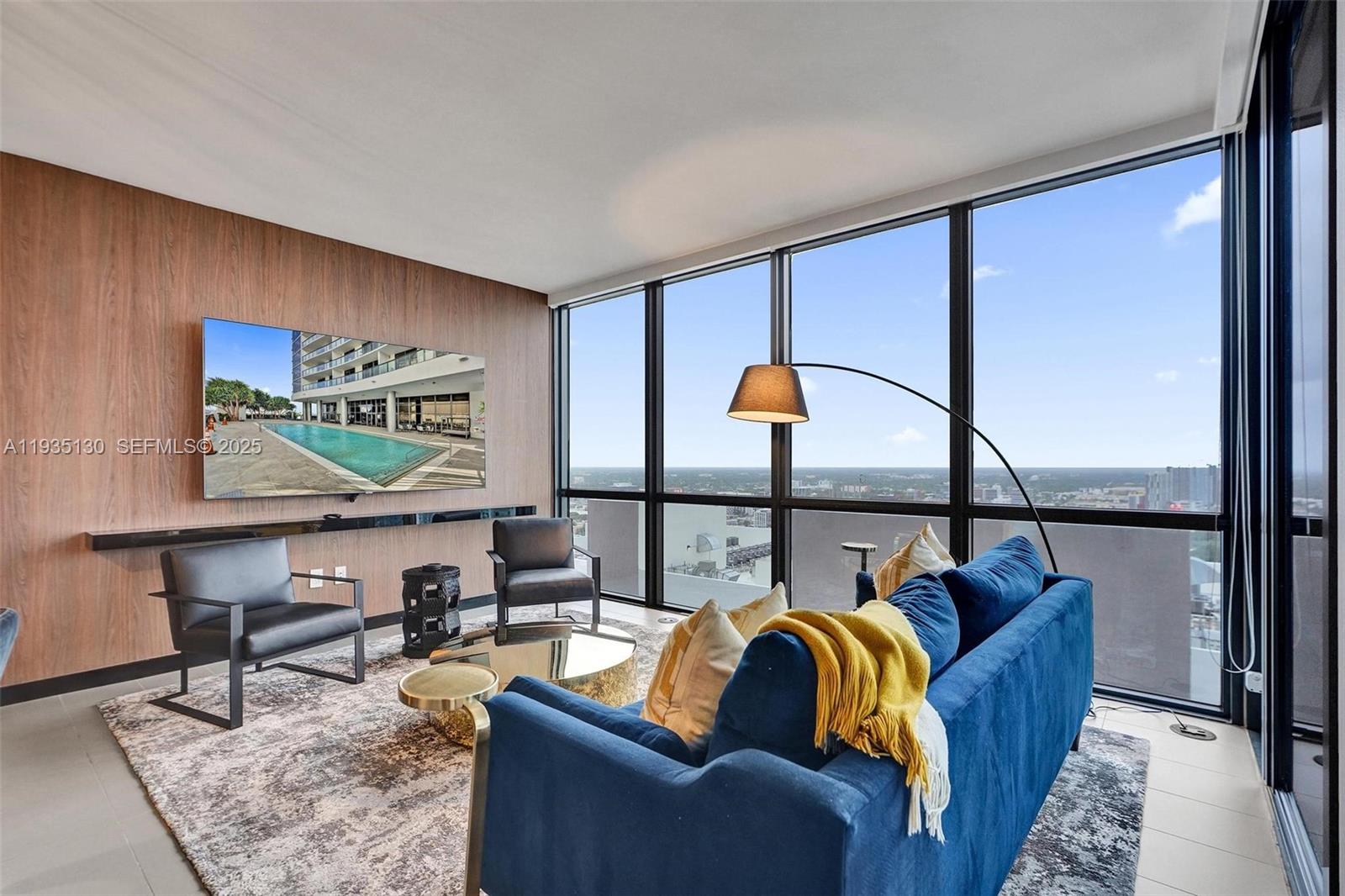 CANVAS CONDO - Residential