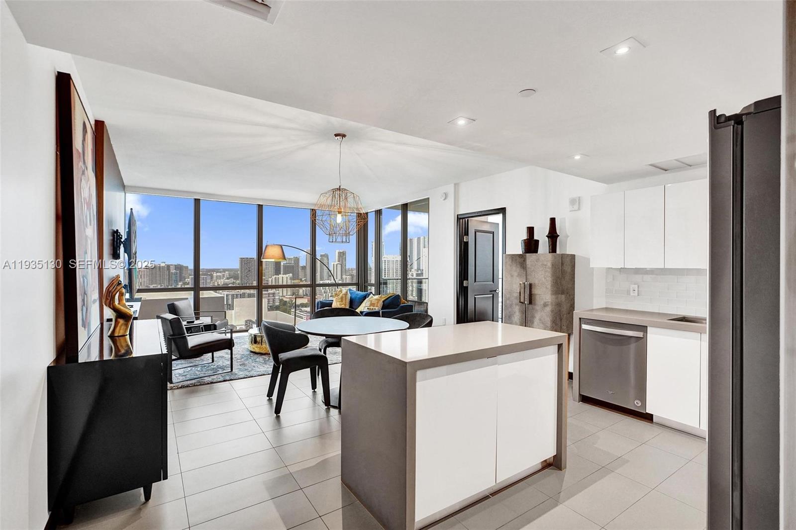 CANVAS CONDO - Residential