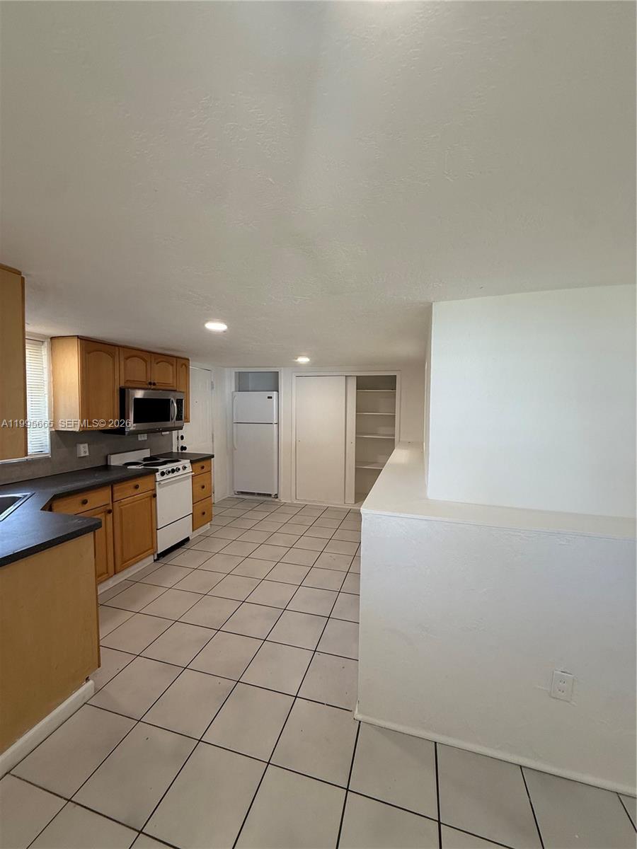 HOLLYWOOD BEACH HEIGHTS P - Residential Lease