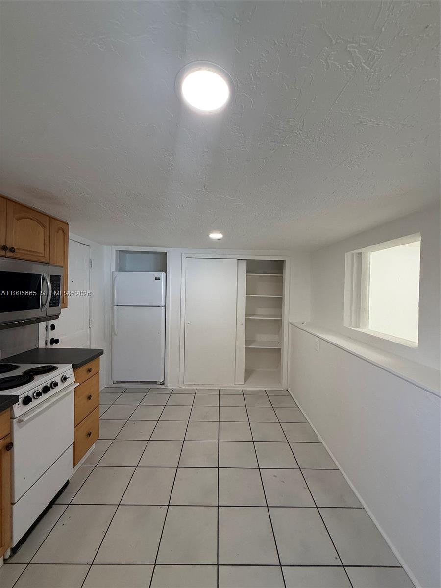 HOLLYWOOD BEACH HEIGHTS P - Residential Lease