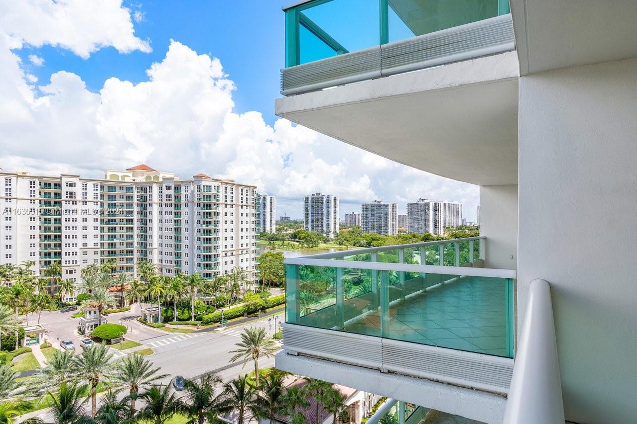 TOWERS OF PORTO VITA-SOUT - Residential