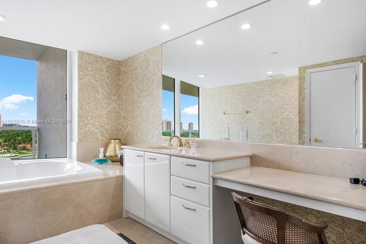 TOWERS OF PORTO VITA-SOUT - Residential