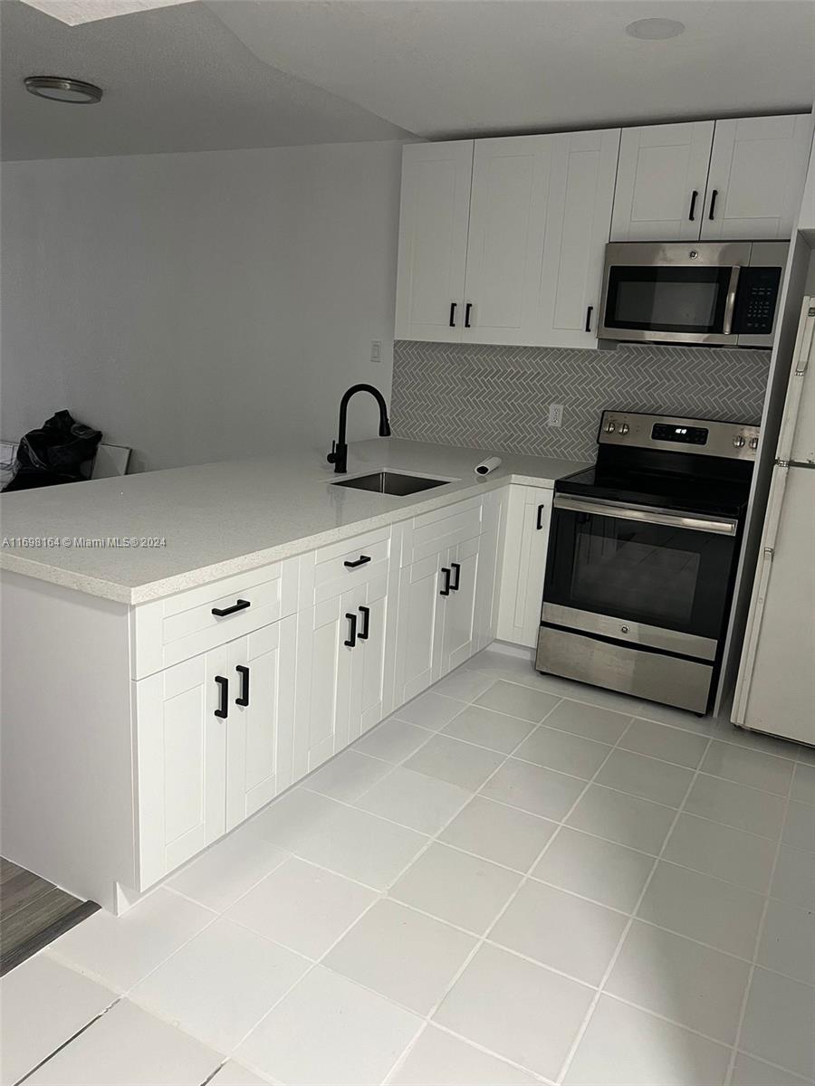 Rental Property at 1770 Ne 191st St 607-1, Miami, Broward County, Florida - Bedrooms: 2 
Bathrooms: 1  - $1,900 MO.