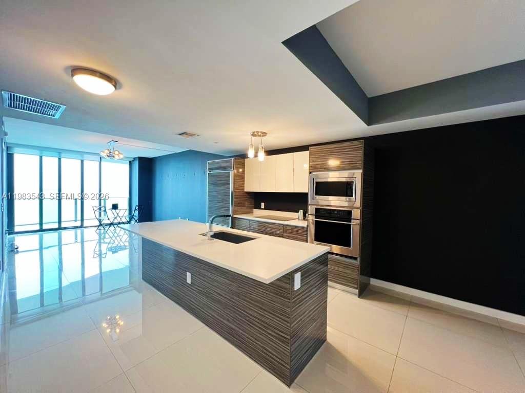 ICON BAY CONDO - Residential