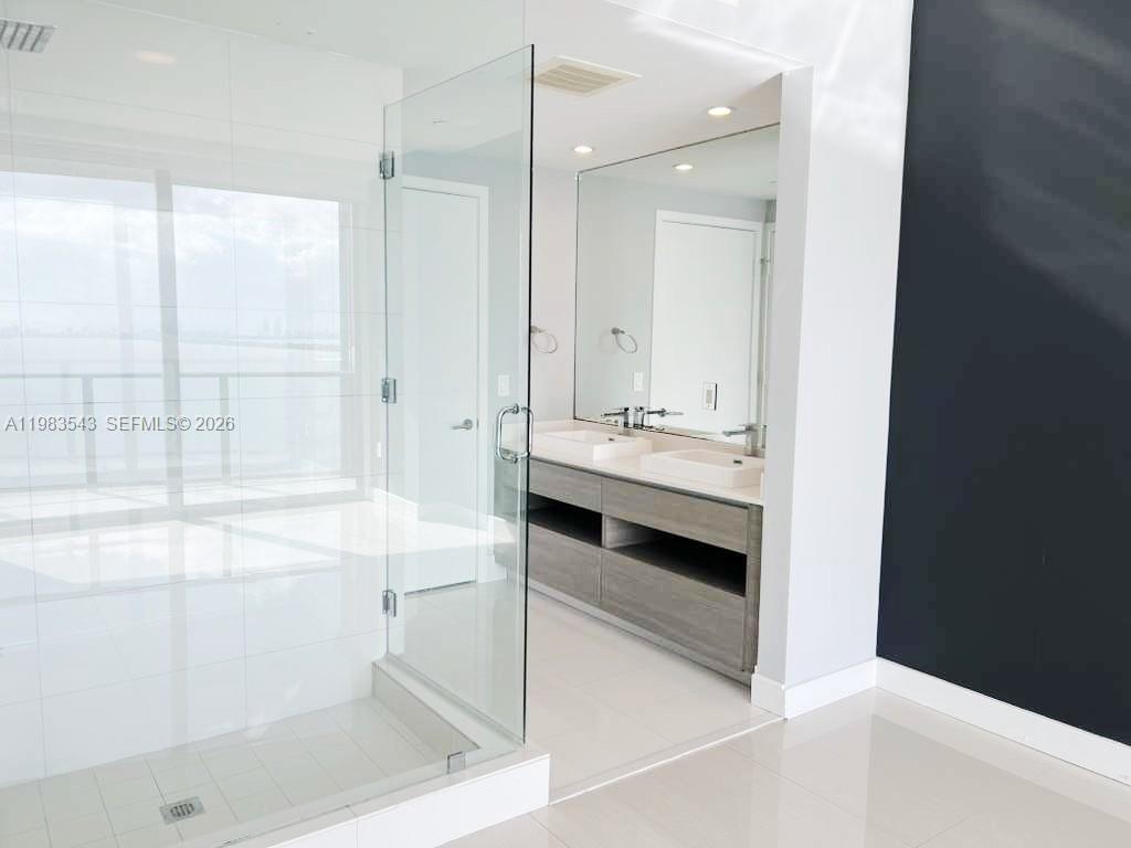 ICON BAY CONDO - Residential