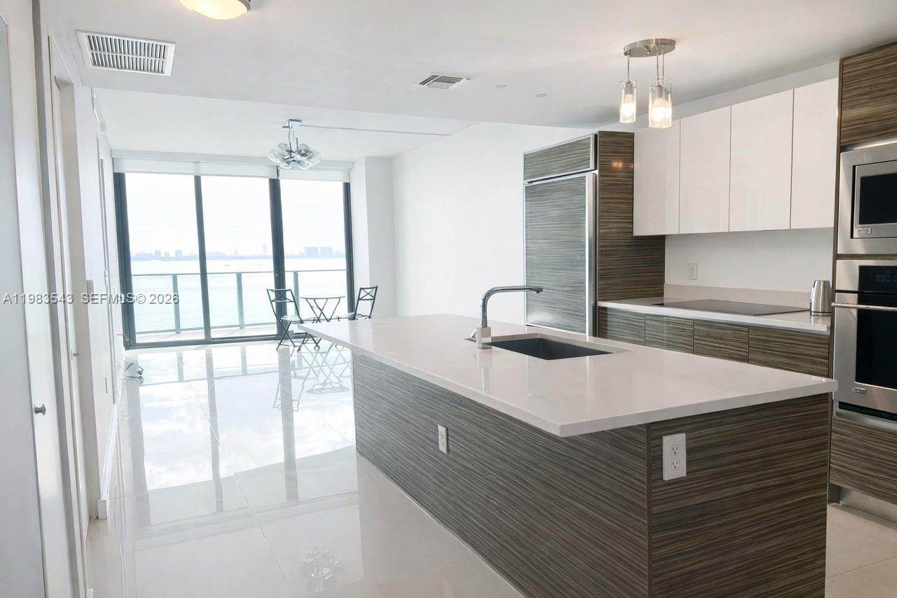 ICON BAY CONDO - Residential