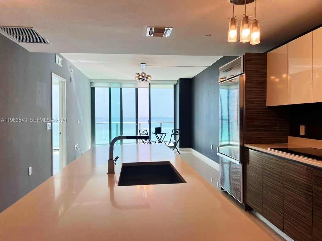 ICON BAY CONDO - Residential