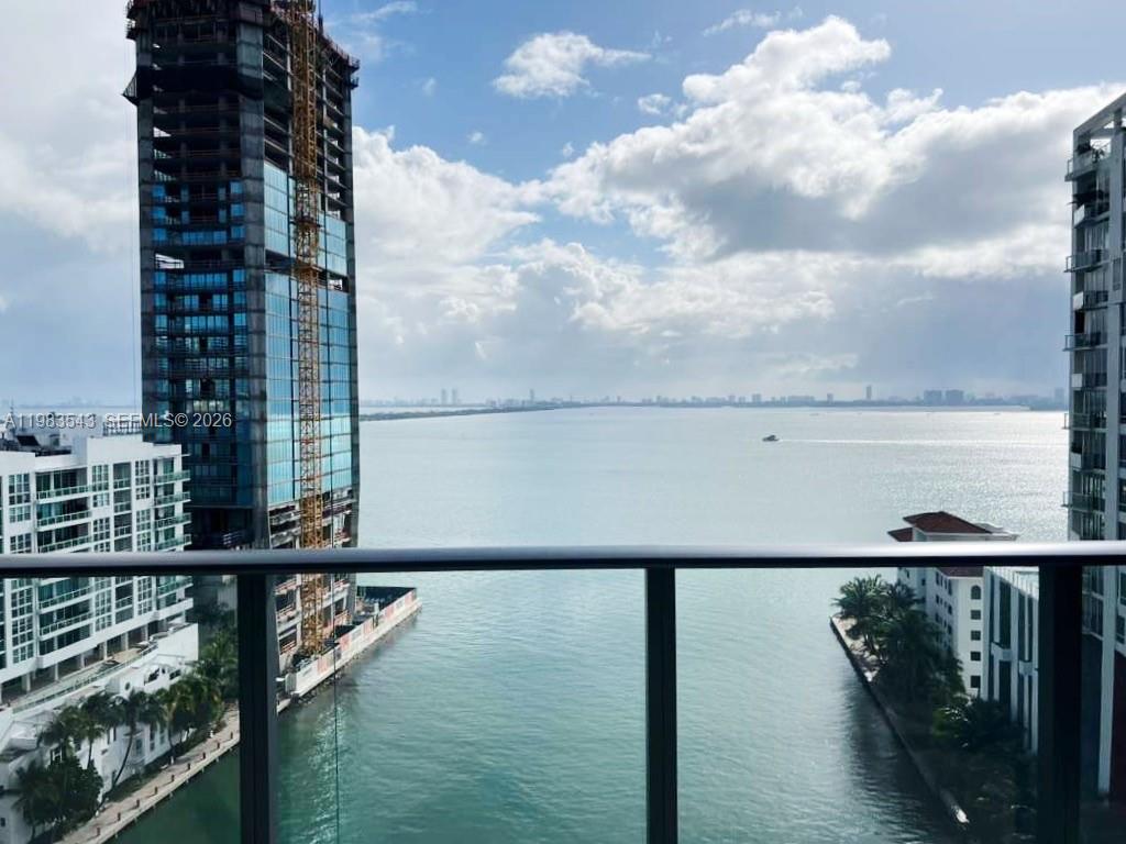 ICON BAY CONDO - Residential