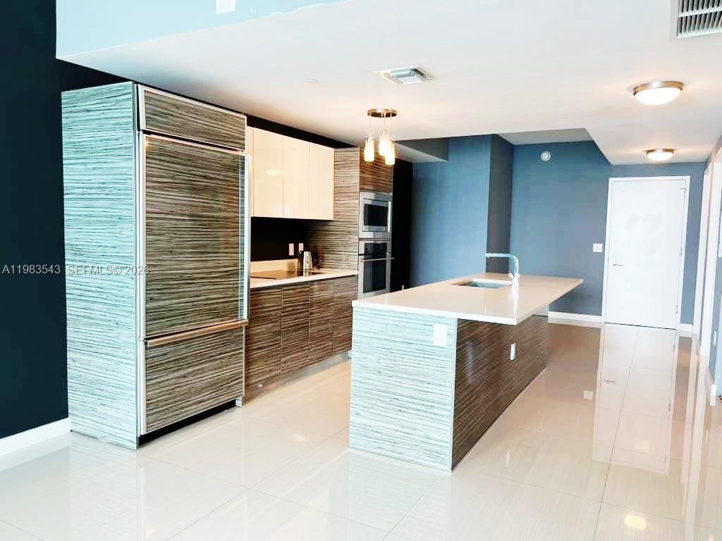 ICON BAY CONDO - Residential