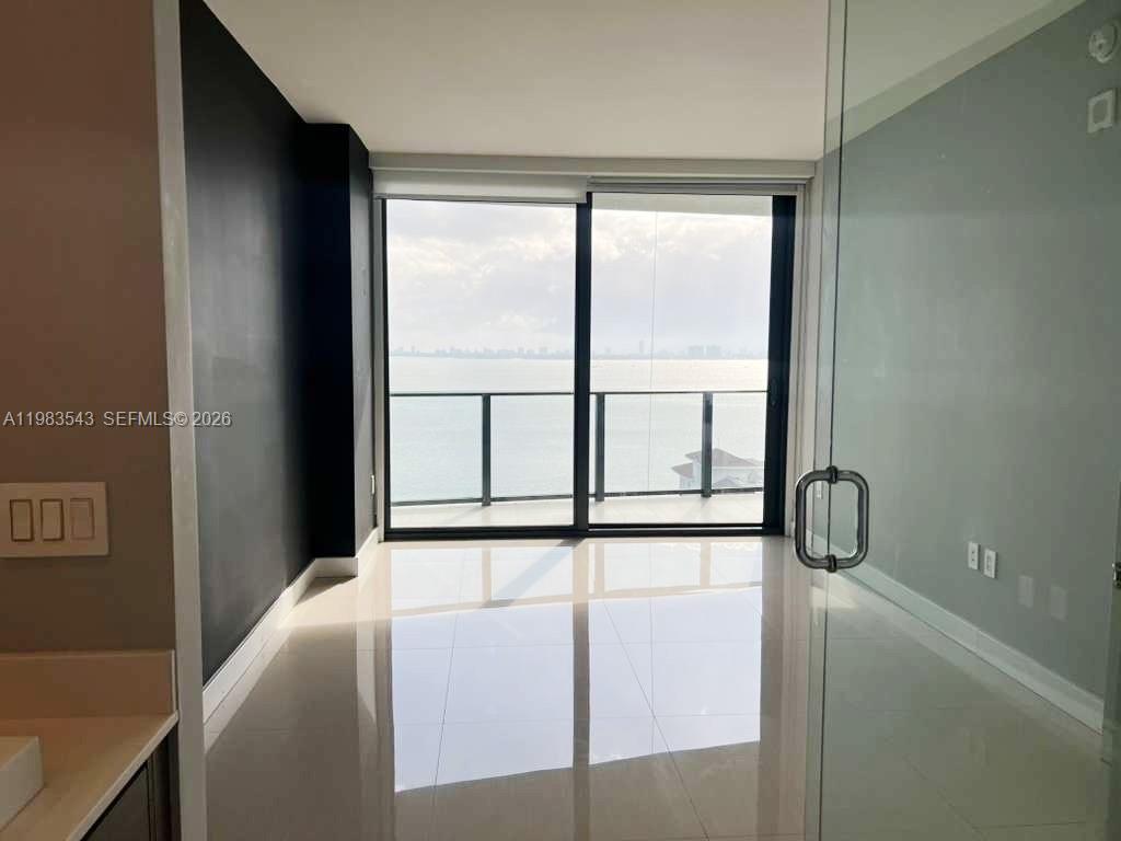 ICON BAY CONDO - Residential