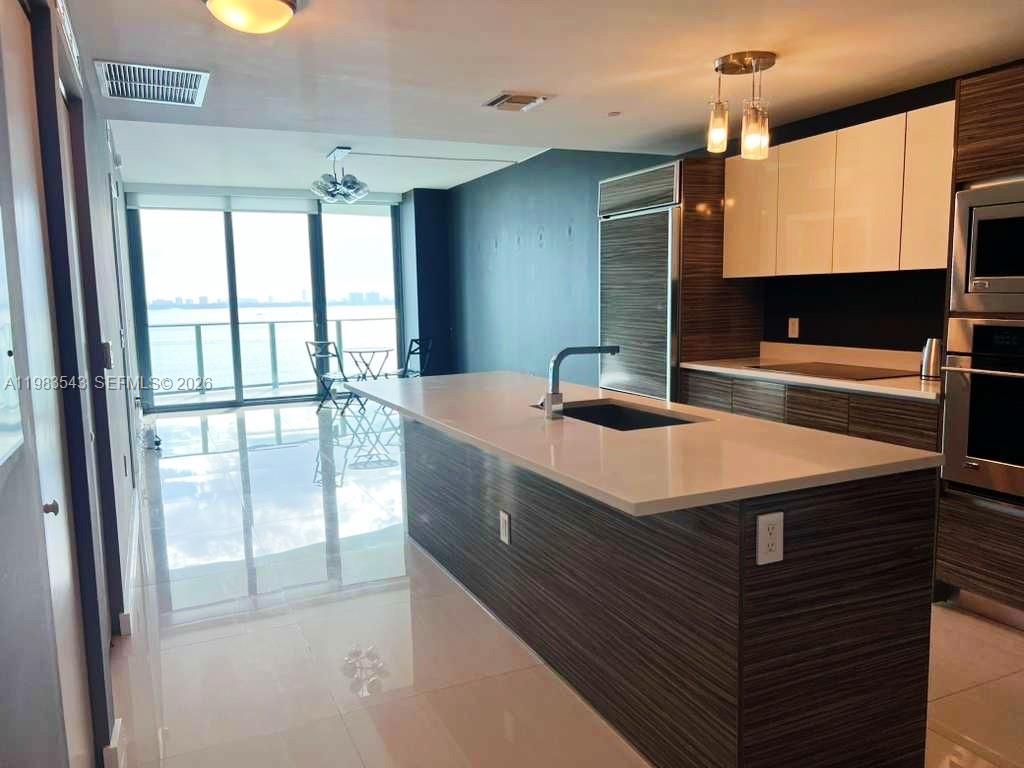 ICON BAY CONDO - Residential