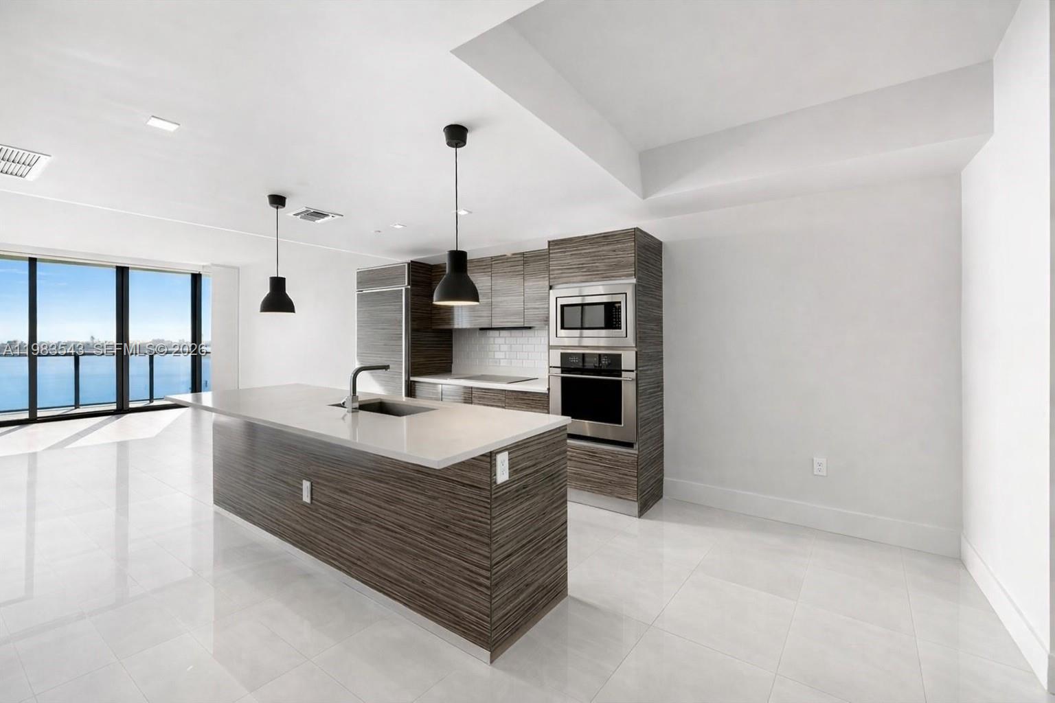 ICON BAY CONDO - Residential