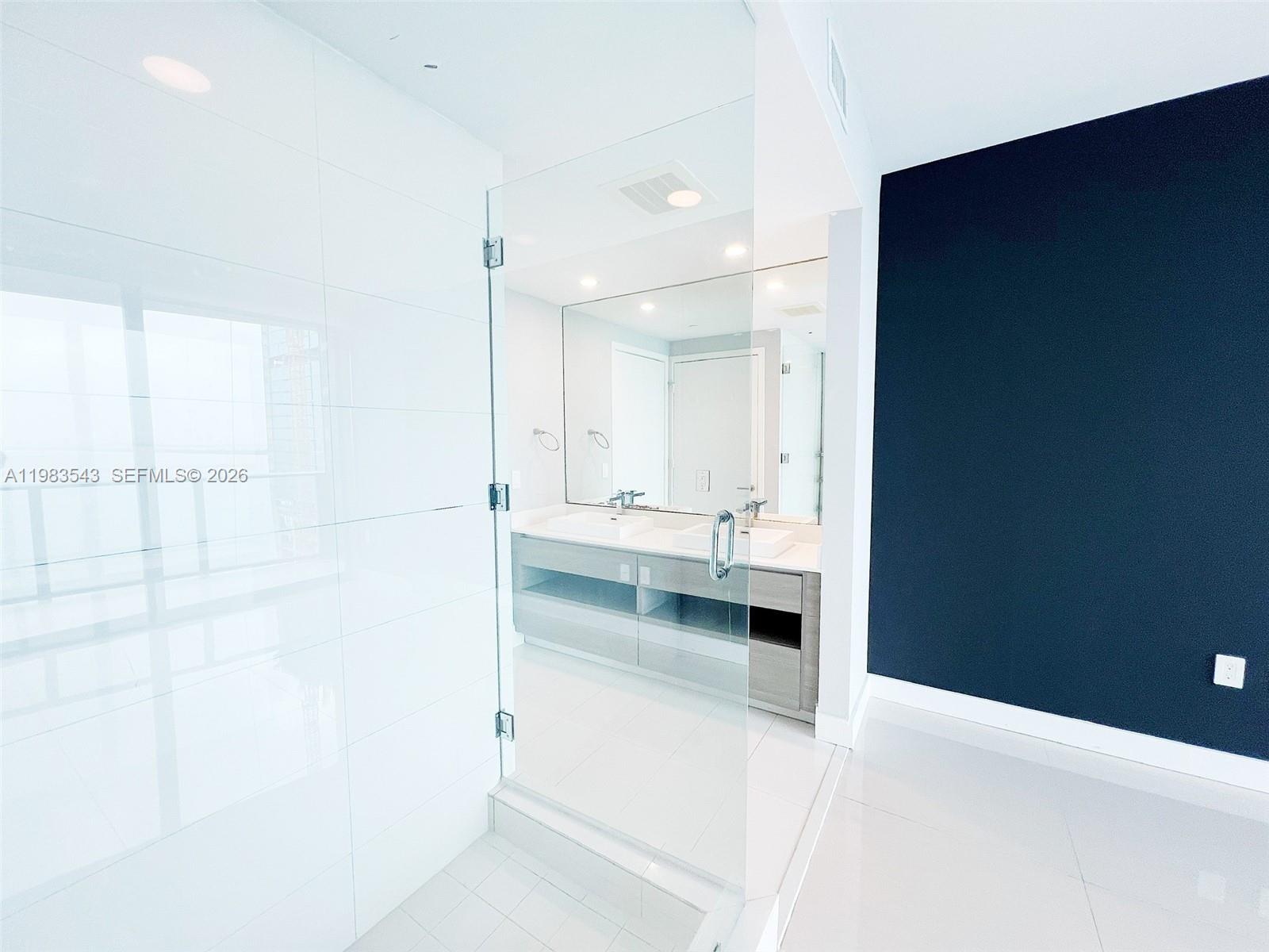 ICON BAY CONDO - Residential