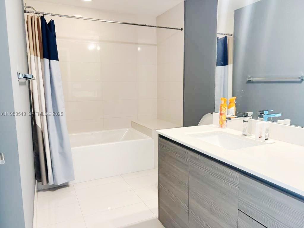 ICON BAY CONDO - Residential