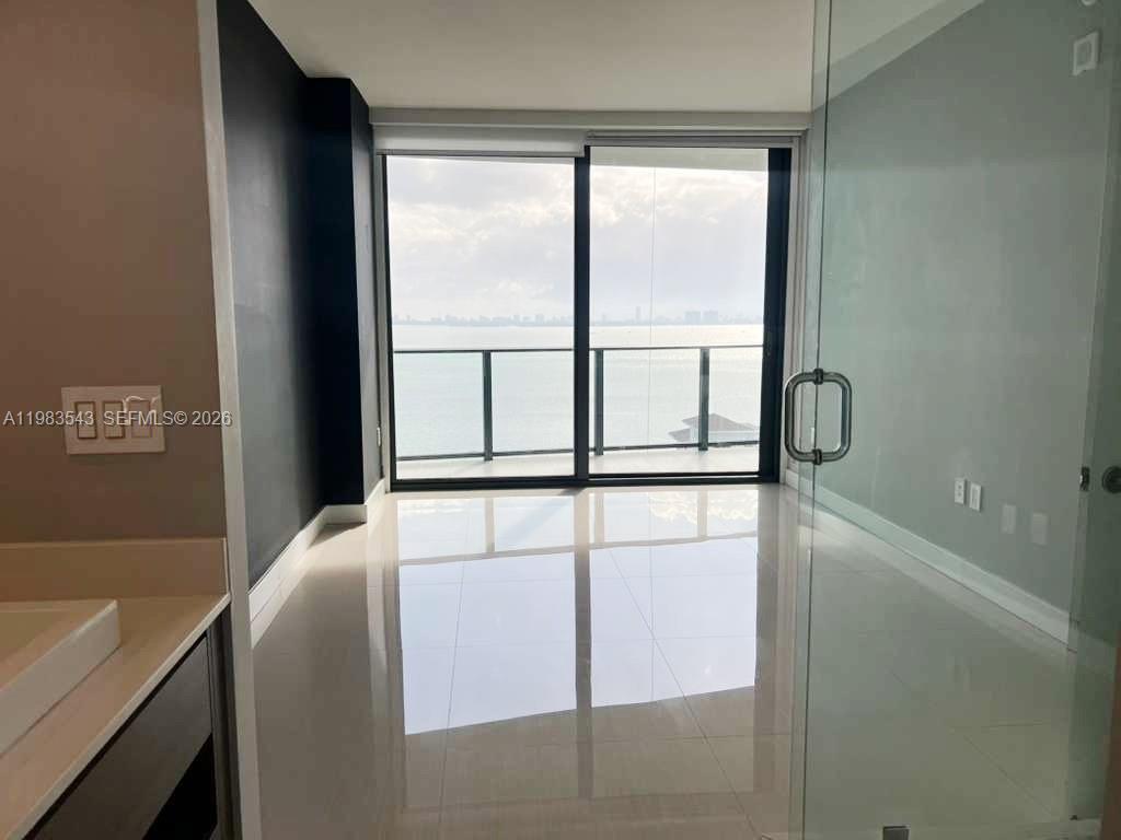 ICON BAY CONDO - Residential