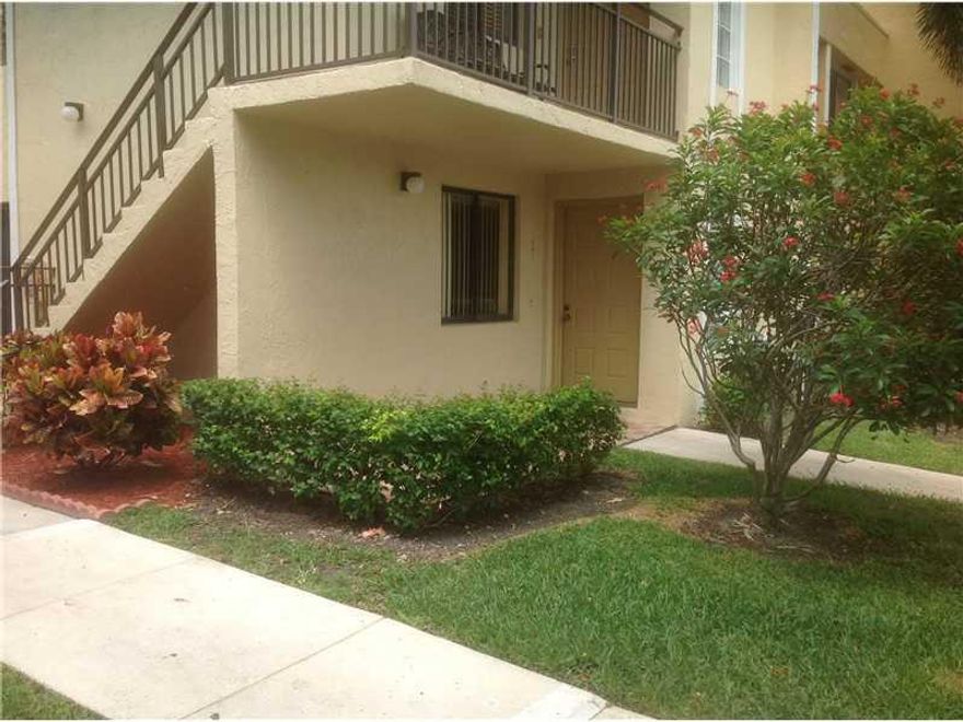 Please call listing agent in advance to sep up appoiment with tenant, Unit is rented $ 1500 great for investors!!!