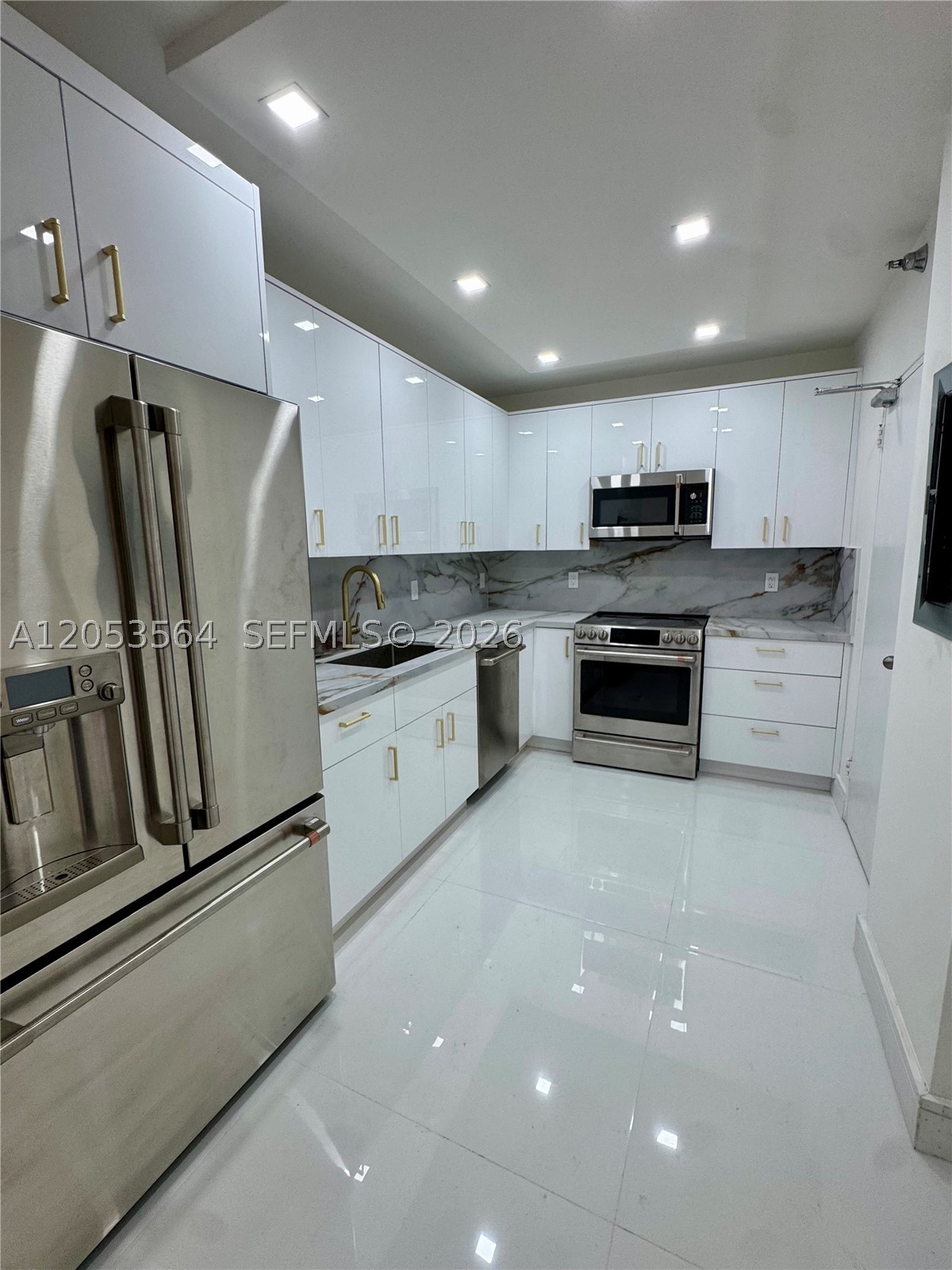 Photo 1 of 30 — 10185 Collins Ave 606, Bal Harbour, FL 33154