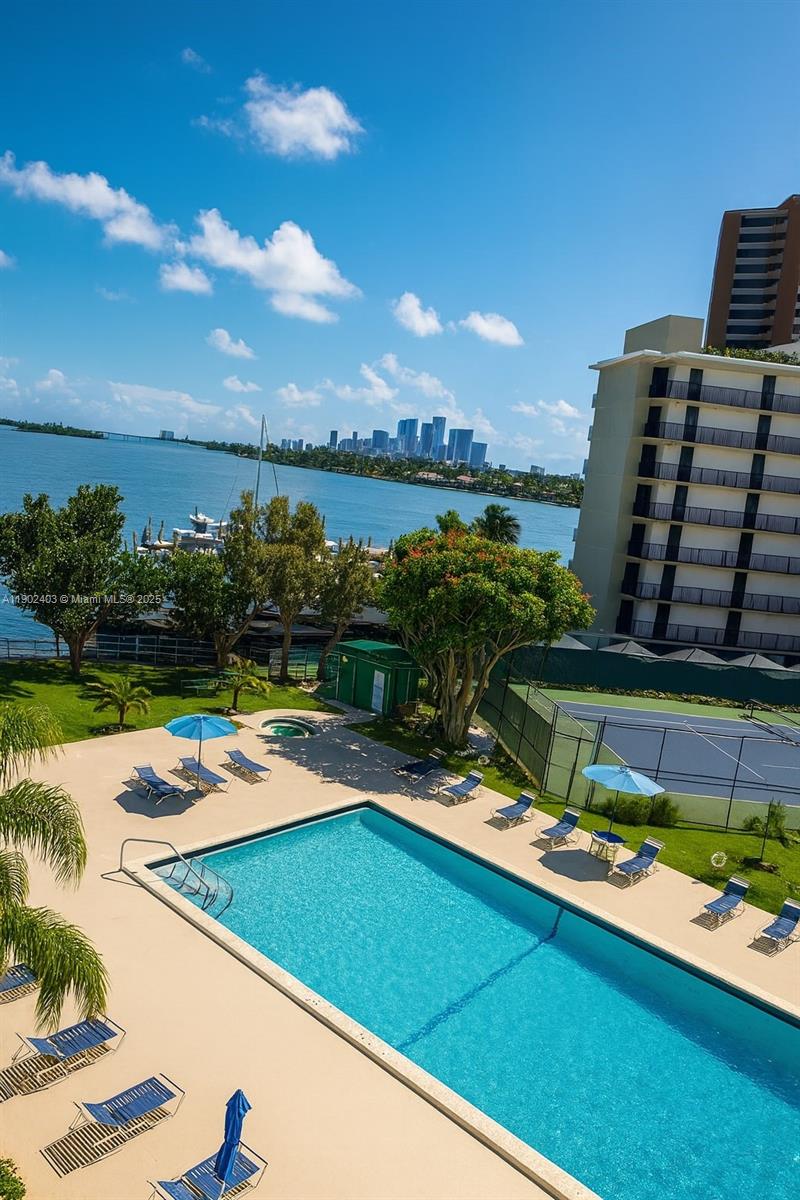 CLIPPER CONDO NO 1 - Residential