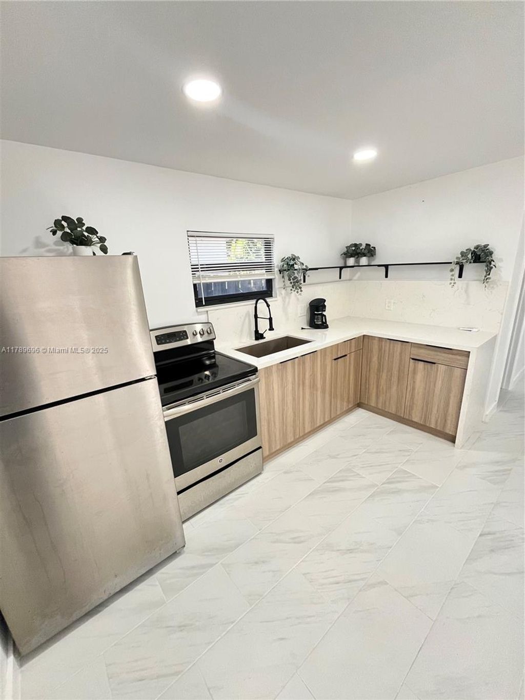 Photo of 1120 NE 17th Ave #R, Fort Lauderdale, FL 33304 (MLS # A11789696)