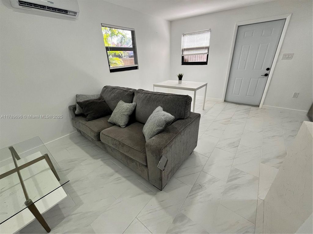 Photo of 1120 NE 17th Ave #R, Fort Lauderdale, FL 33304 (MLS # A11789696)