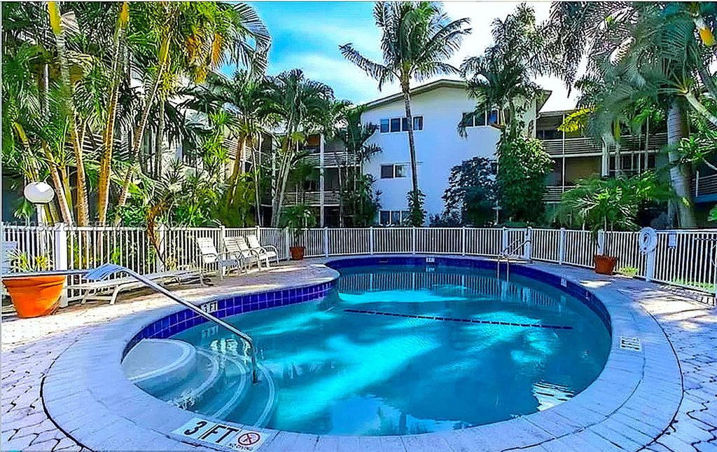 Photo of 1535 SE 15th St #304, Fort Lauderdale, FL 33316 (MLS # A12036280)