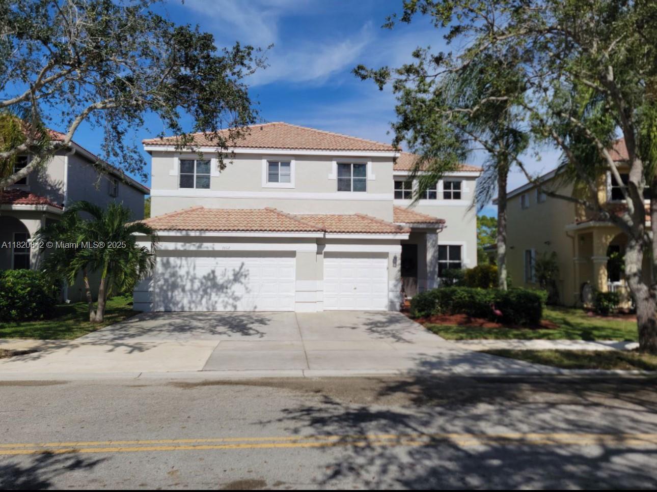 THIS IS A LARGE EMORY SIX MODEL ON THE LAKE. IN ONE OF THE MOST SOUGHT-AFTER NEIGHBORHOODS IN WESTON, "THE RIDGES" WITH "A" RATED SCHOOLS, THE HOME SHOWS GREAT AND HAS 6 BEDROOMS/ 4 BATHS. AMAZING KITCHEN WITH GRANITE, WOOD, AND TOP-OF-THE-LINE STAINLESS STEEL APPLIANCES. NEUTRAL TILE FLOORING DOWNSTAIRS AND NEW LAMINATE FLOOR UPSTAIRS AND STAIRS.BACKYARD BIG ENOUGH FOR A POOL. TRULY AN IMMACULATE AND BEAUTIFUL HOME WAITING FOR THE NEW TENANTS TO CALL IT HOME!