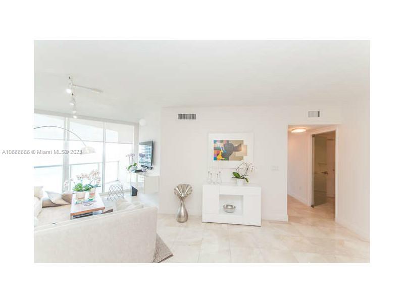 LA PERLA CONDO - Residential Lease