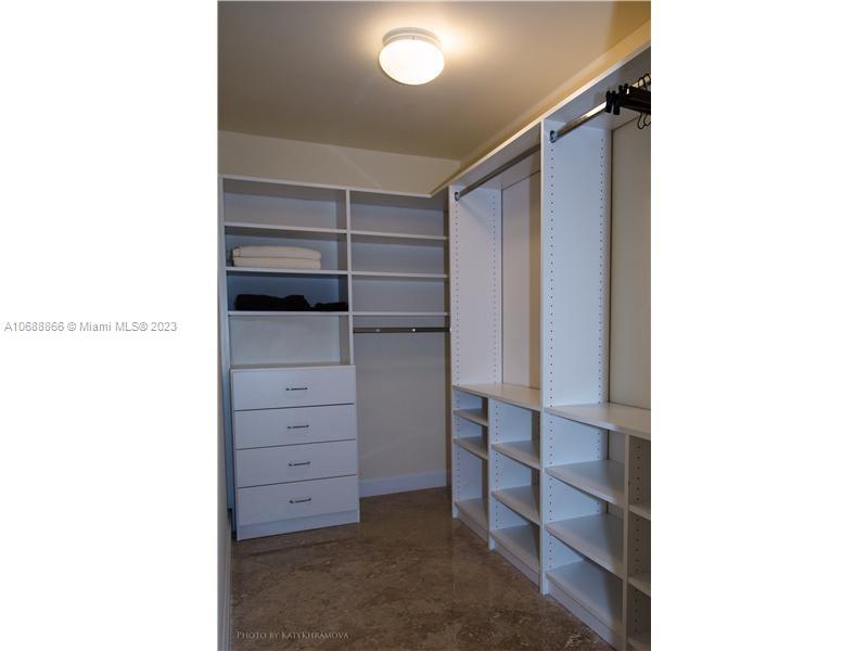 LA PERLA CONDO - Residential Lease