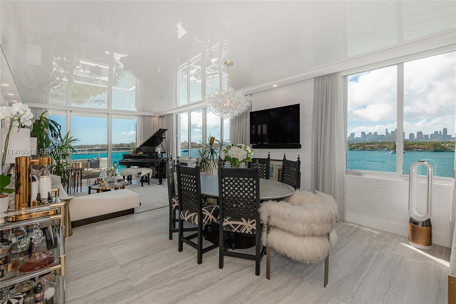 MIRADOR 1000 CONDO - Residential