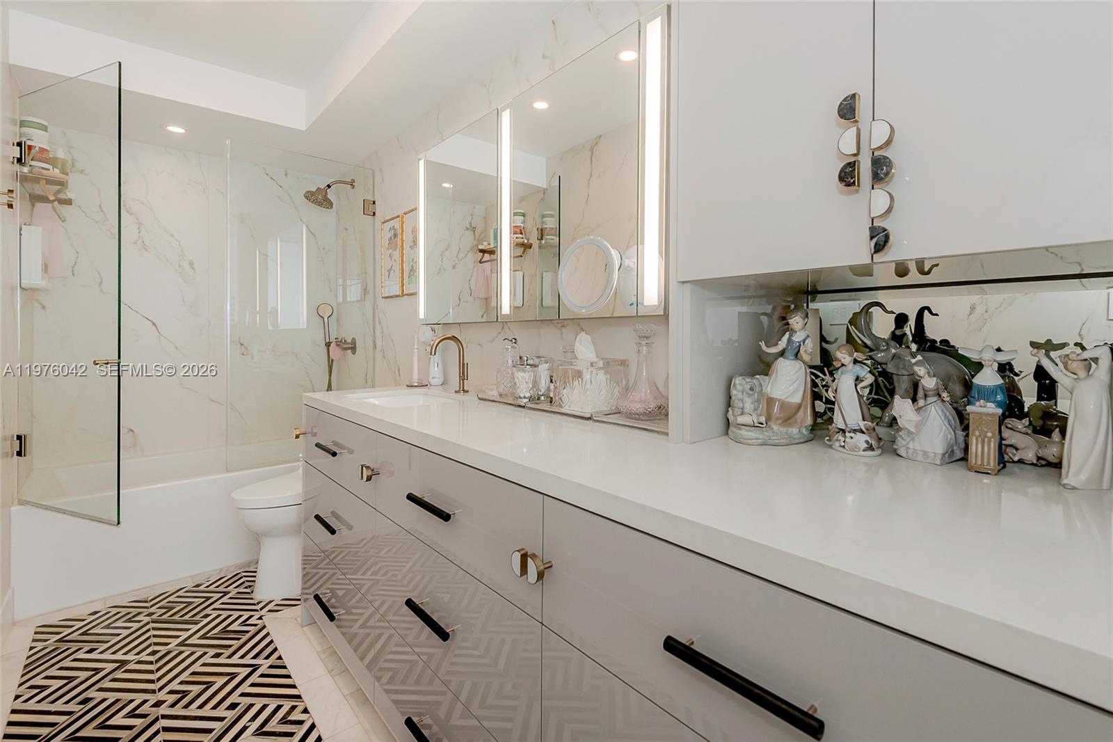 MIRADOR 1000 CONDO - Residential