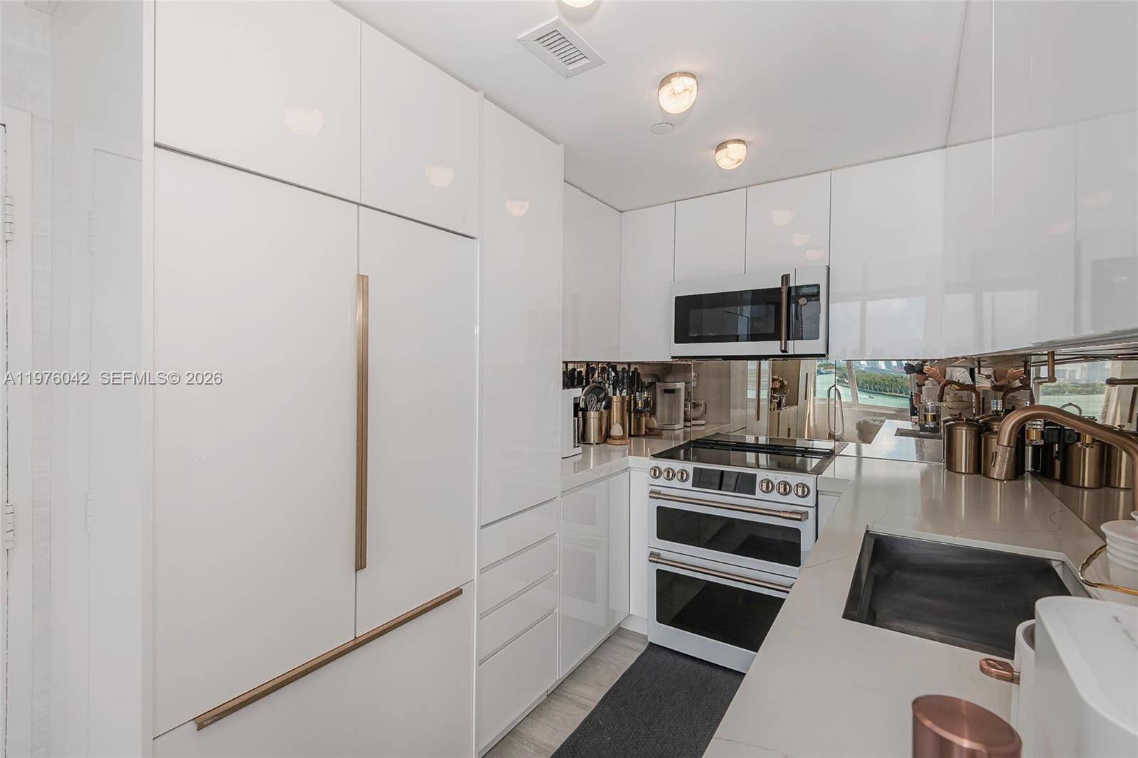 MIRADOR 1000 CONDO - Residential