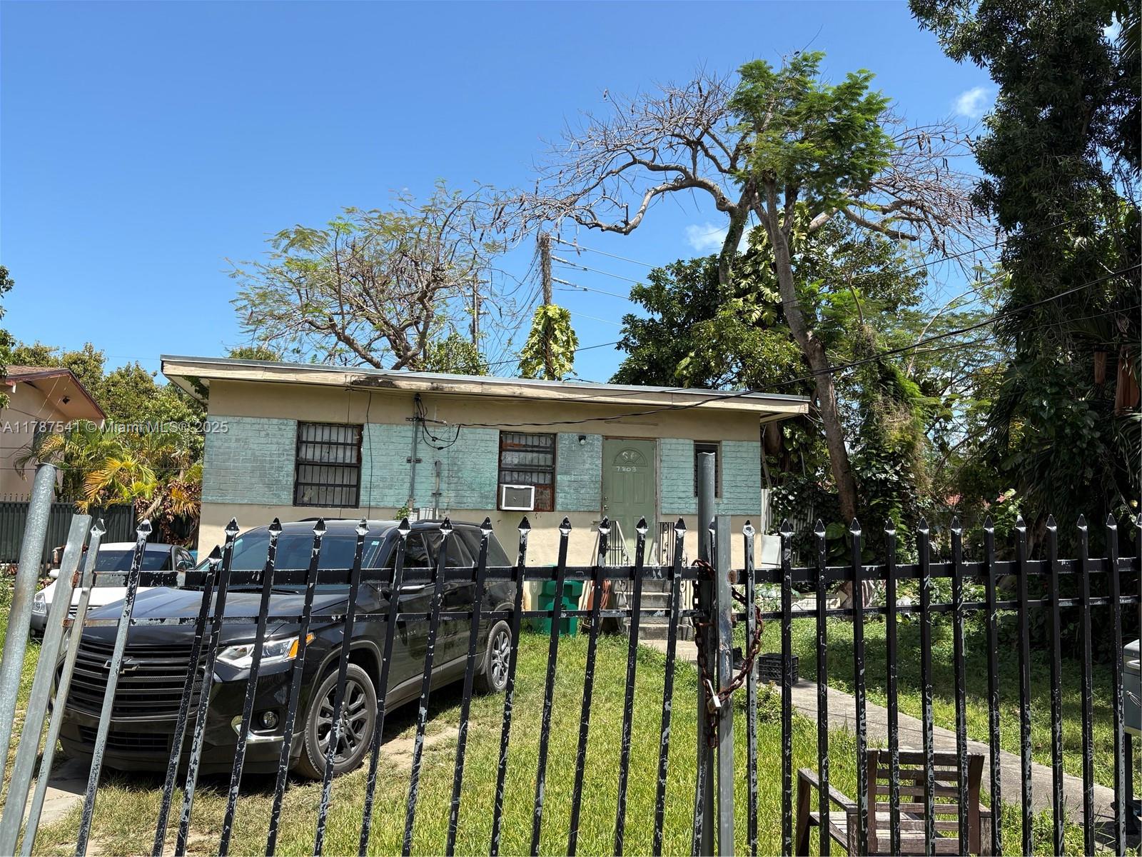 7803 NW Miami Pl