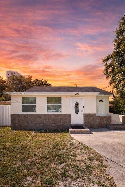 810 NW 21st Ct Miami FL 33125