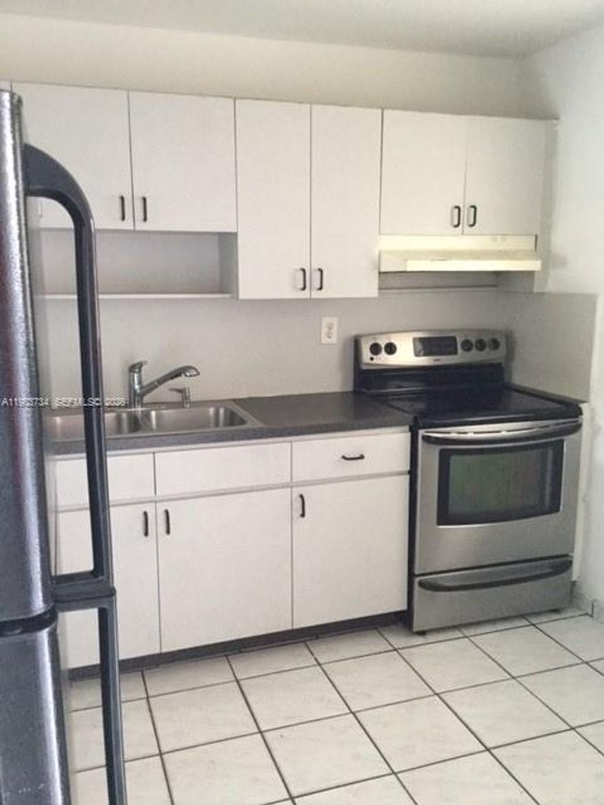 Spacious unit in convenient location near highways and shopping.  Laundry located inside unit.