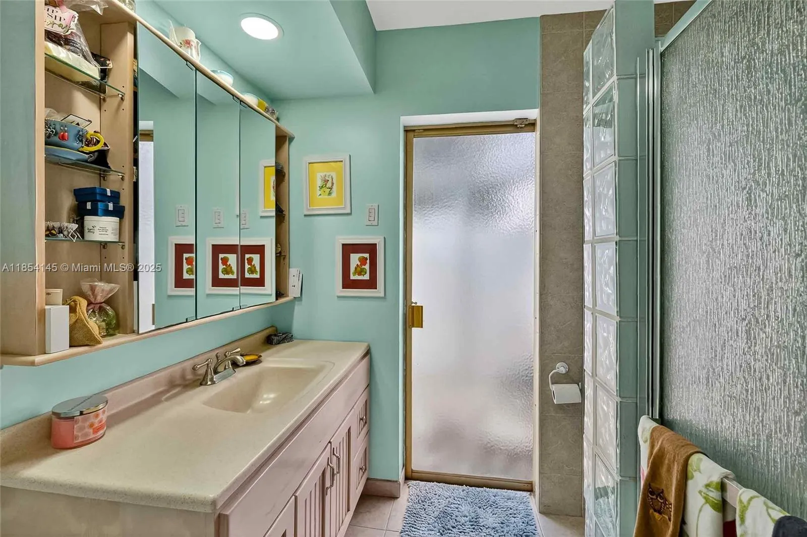 Hollywood, Florida 33021, United States, 3 Bedrooms Bedrooms, ,2 BathroomsBathrooms,Residential,Active,186237