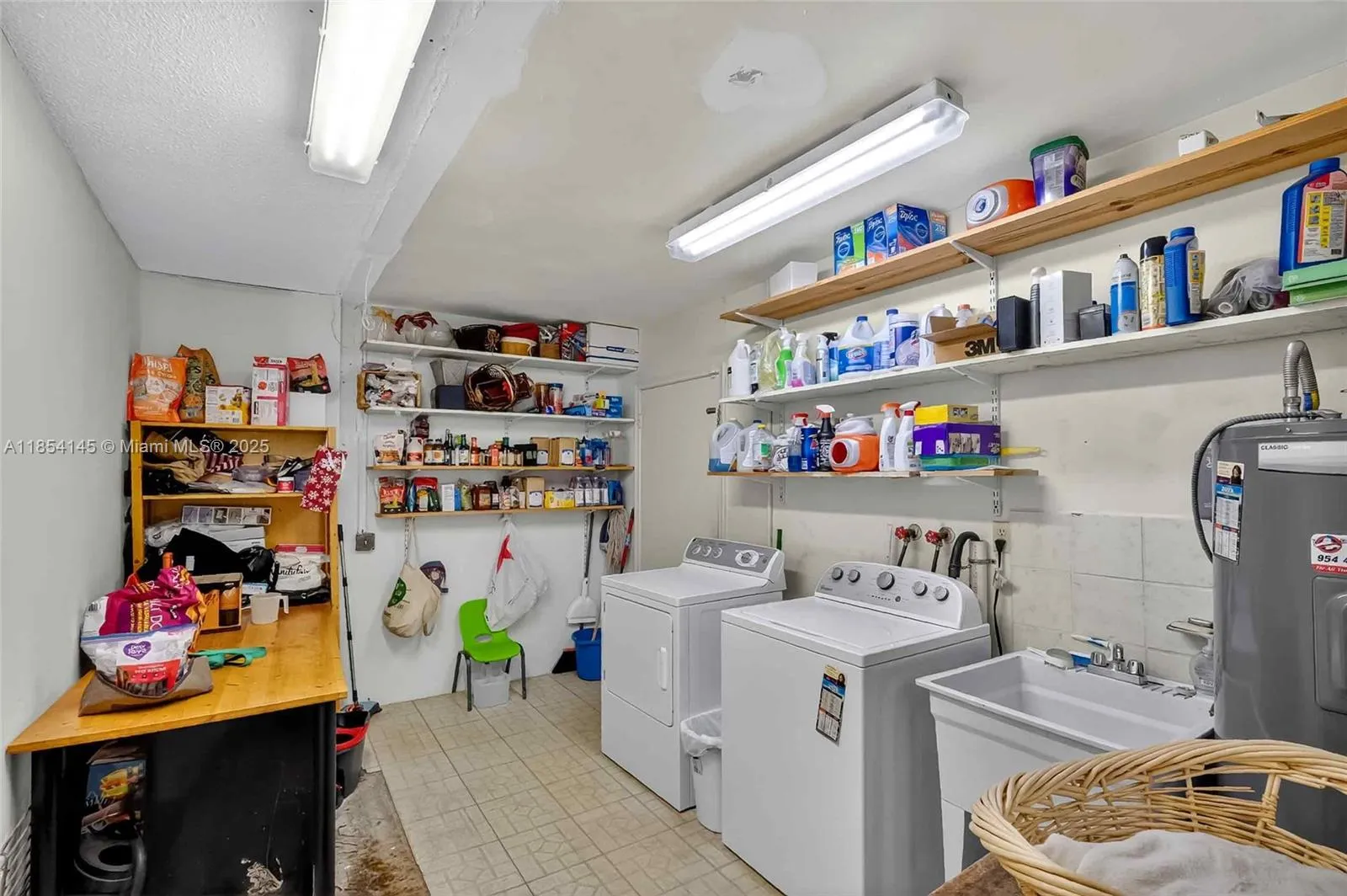 Hollywood, Florida 33021, United States, 3 Bedrooms Bedrooms, ,2 BathroomsBathrooms,Residential,Active,186237