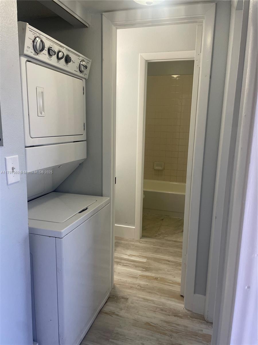 LAKESHORE CONDO 11 - Residential Lease