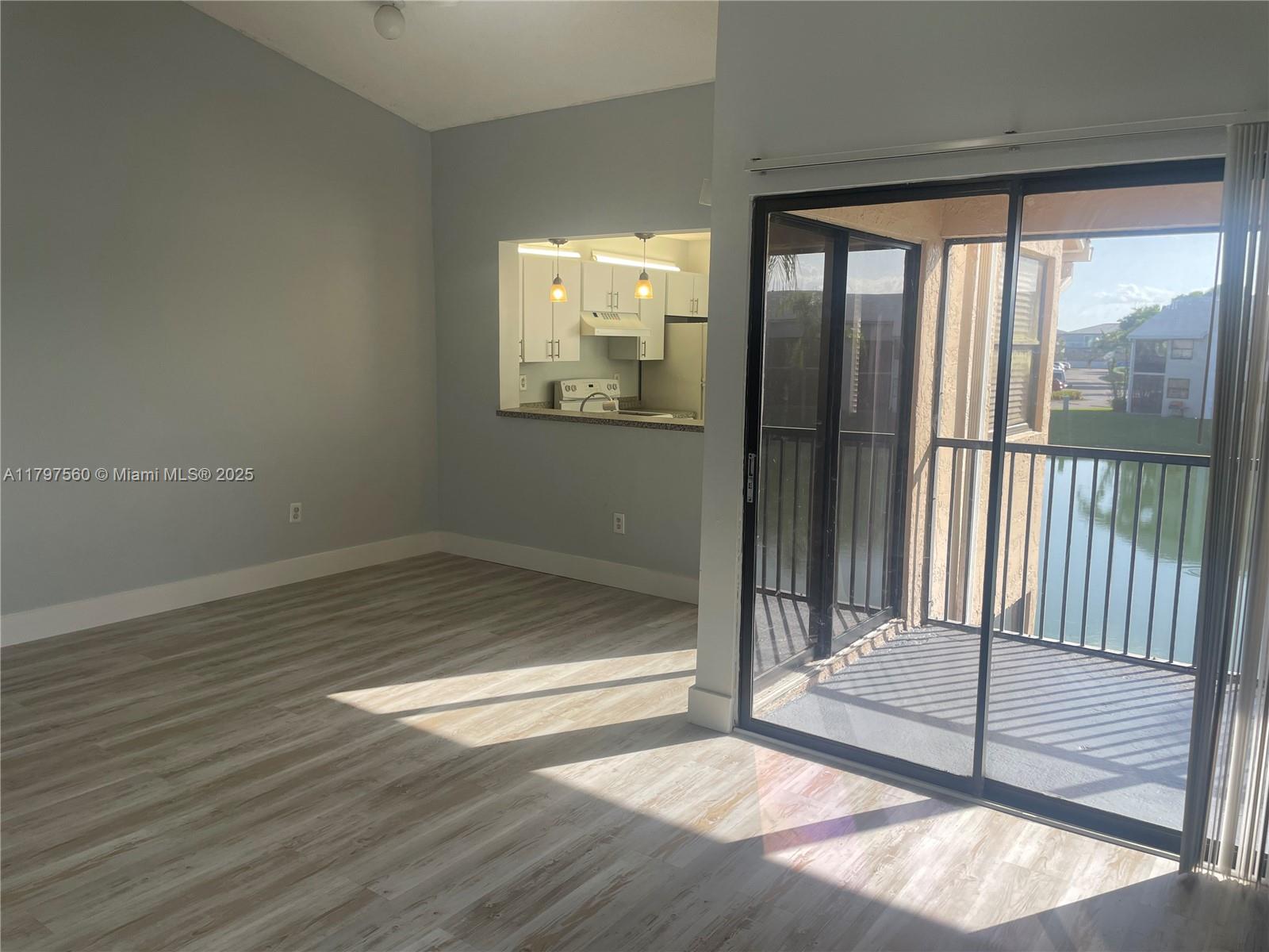 LAKESHORE CONDO 11 - Residential Lease