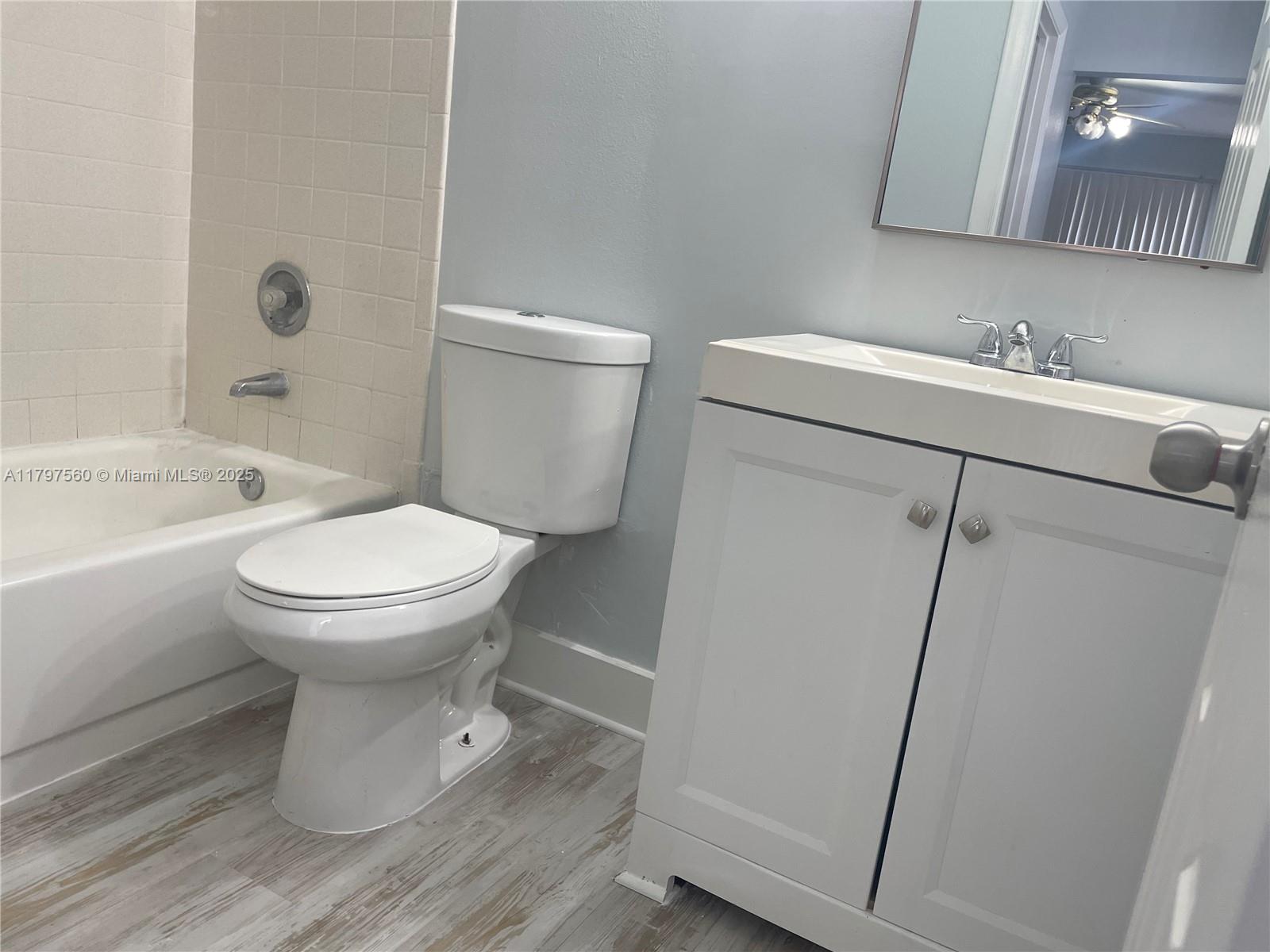 LAKESHORE CONDO 11 - Residential Lease