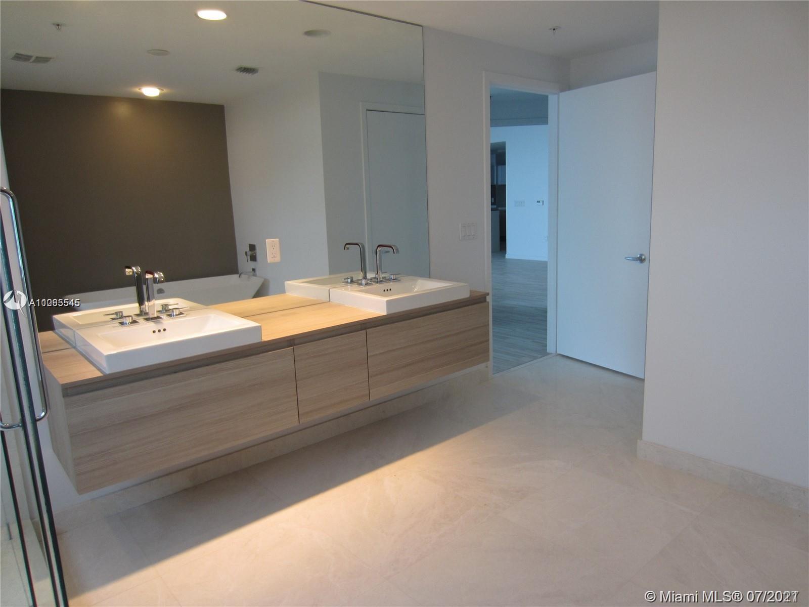 MARINA PALMS - Residential