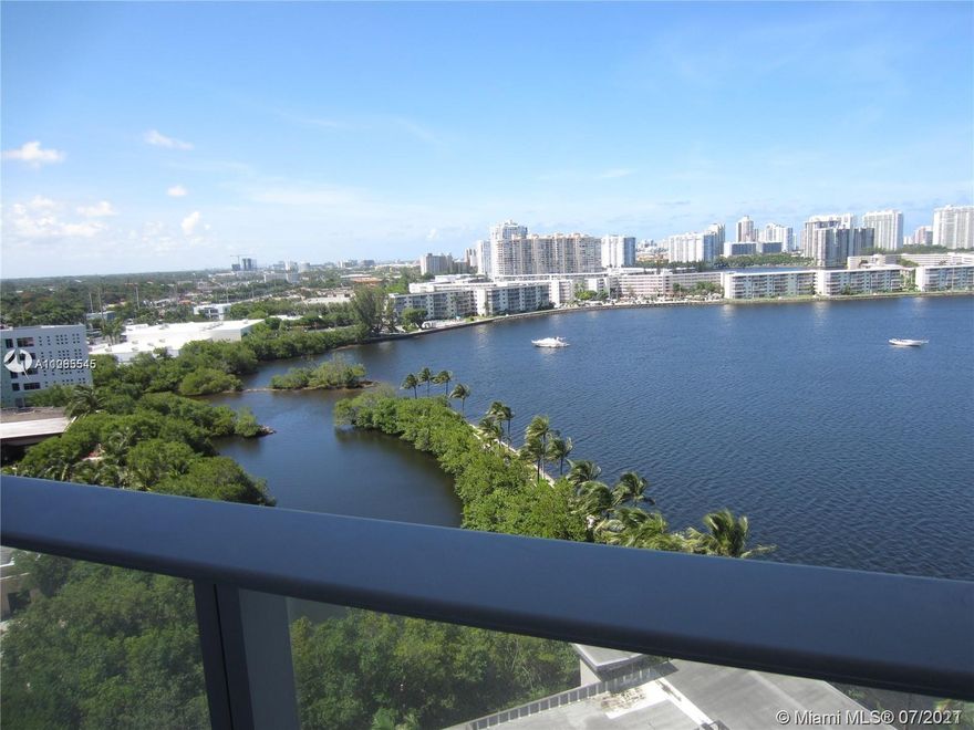 Direct water views, and overlooking the Marina. 2 Bedrooms/3 Bathrooms + Den. Amazing amenities which include state of the art fitness center, complete with spa facilities, concierge, private pool on the bay and full service private Marina and Yacht Club.- TENANT OCCUPIED 24 HOUR NOTICE REQUIRED.